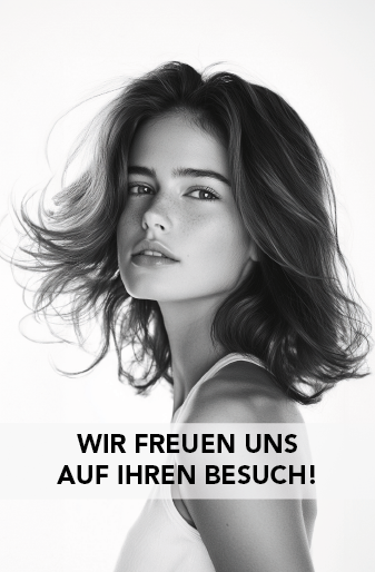 Terminkarten im Stil "schwarz-weiß": ein Model mit langen, im Wind wehenden Haaren